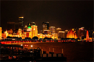 Traverse the hustle and bustle of the city and experience the tranquility and beauty of Shanghai's backyard garden!